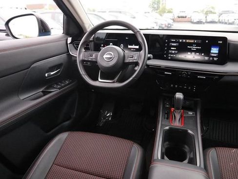 Certified 2025 Nissan Kicks SR FWD image 23