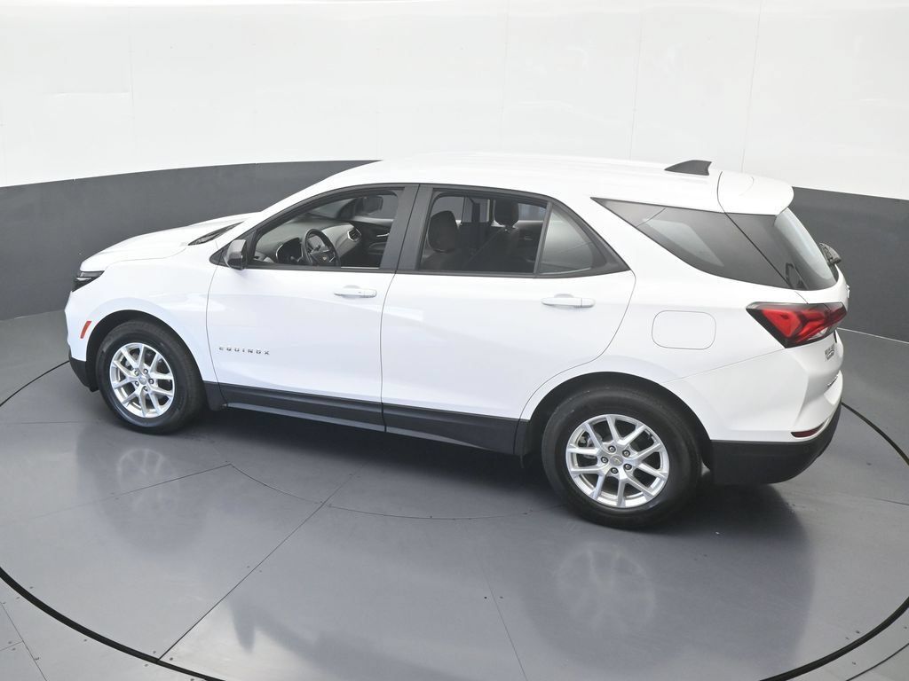 Used 2024 Chevrolet Equinox LS w/ Driver Confidence II Package FWD image 42