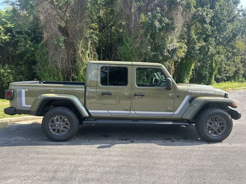 New 2025 Jeep Gladiator Sport image 9