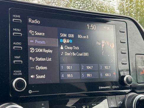 Used 2020 Toyota Highlander LE image 21