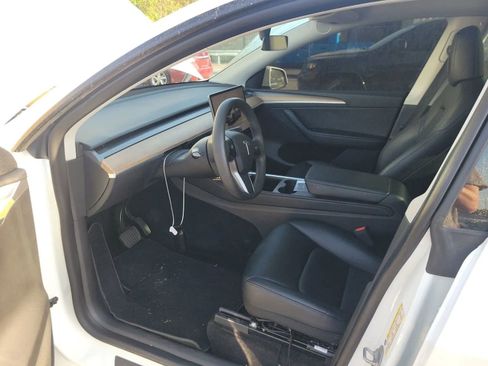 Used 2022 Tesla Model Y Long Range image 4