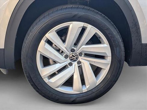 Used 2022 Volkswagen Atlas Cross Sport SE image 24