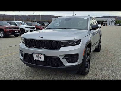 Used 2023 Jeep Grand Cherokee Altitude