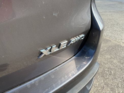 Used 2017 Toyota Highlander XLE image 11