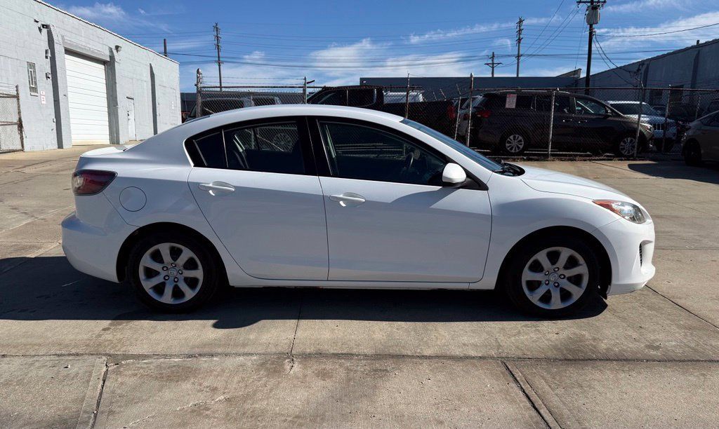 Used 2012 MAZDA MAZDA3 i Sport FWD image 5