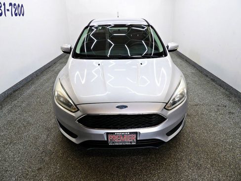 Used 2016 Ford Focus SE FWD image 2