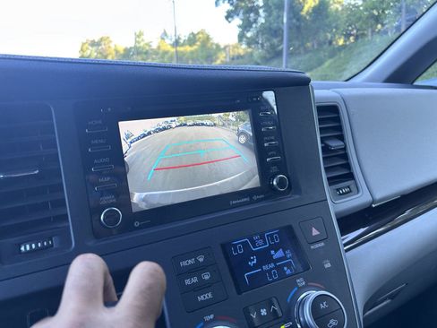 Used 2019 Toyota Sienna XLE w/ XLE Navigation Package AWD/4WD image 23