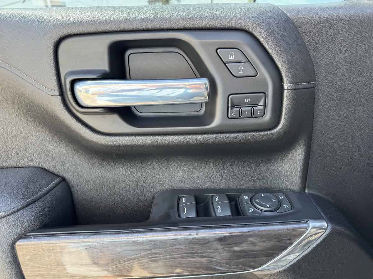 Used 2021 Chevrolet Silverado 1500 LTZ w/ LTZ Convenience Package II AWD/4WD image 16