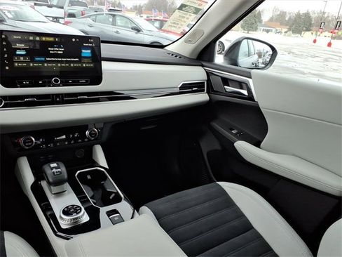Used 2025 Mitsubishi Outlander AWD image 19