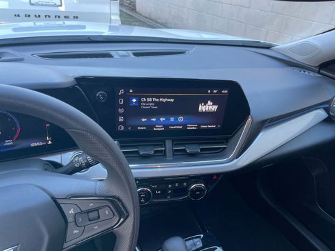 Used 2025 Chevrolet Trax LT image 17