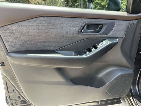 Used 2023 Nissan Rogue S FWD image 5