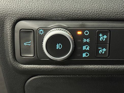 Used 2020 Ford Explorer XLT w/ Equipment Group 202A RWD image 30