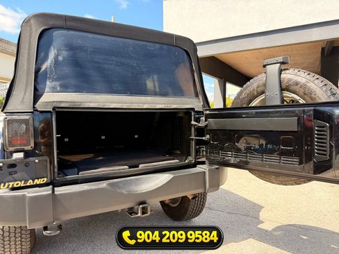 Used 2017 Jeep Wrangler Unlimited Rubicon w/ Connectivity Group AWD/4WD image 24