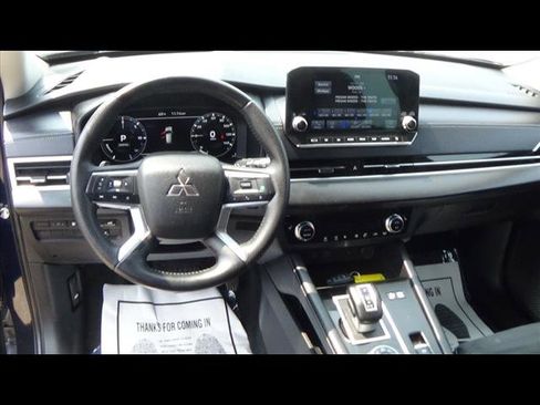 Used 2023 Mitsubishi Outlander SE image 13
