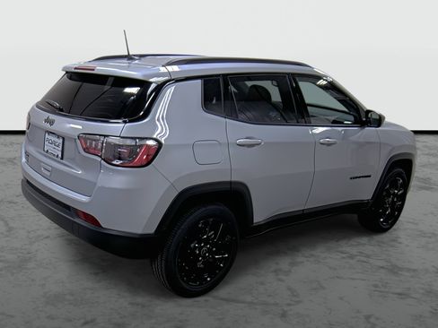 New 2026 Jeep Compass Latitude image 4