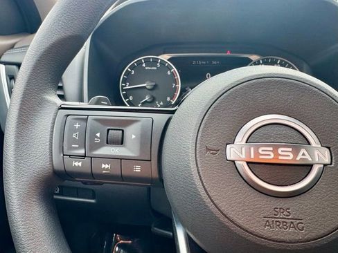 Used 2023 Nissan Rogue SV image 20