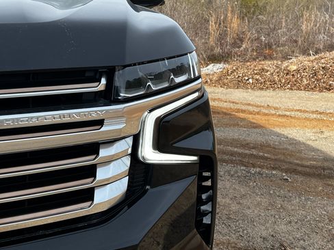 Used 2023 Chevrolet Suburban High Country image 20