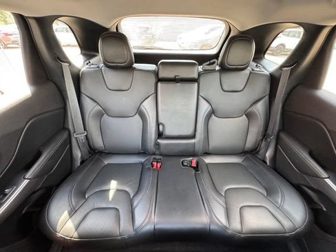 Used 2019 Jeep Cherokee Limited AWD/4WD image 15