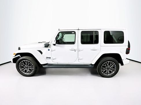 Used 2023 Jeep Wrangler Unlimited Sahara AWD/4WD image 4