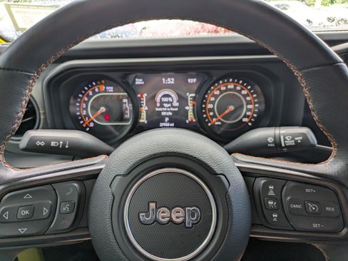 Used 2024 Jeep Gladiator Mojave AWD/4WD image 27