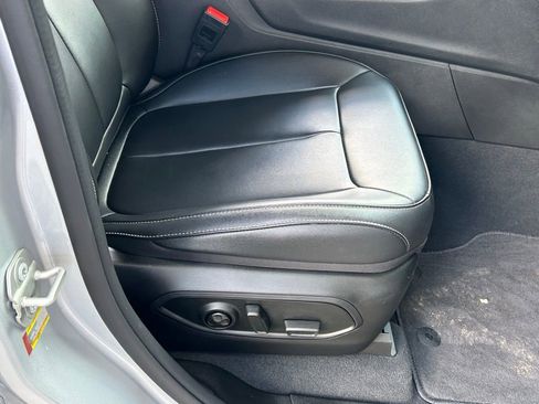 Certified 2024 Jeep Grand Cherokee Limited w/ Black Appearance Package image 37