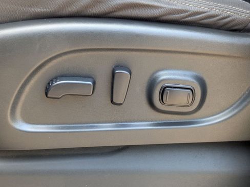 Used 2021 Nissan Titan SV w/ SV Convenience Package image 13