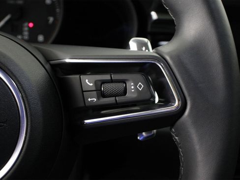 Used 2025 Porsche Macan image 15