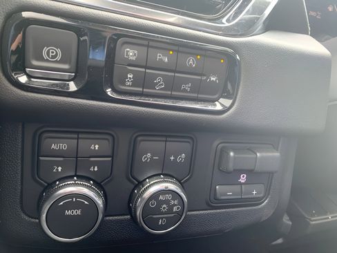 Used 2026 GMC Yukon XL Elevation w/ Elevation Premium Package AWD/4WD image 14