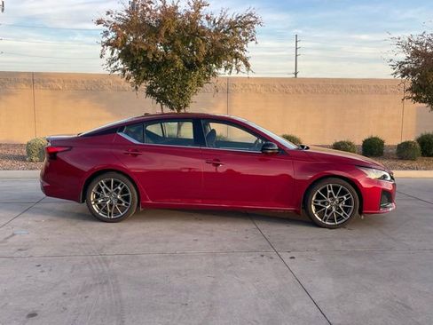 Used 2024 Nissan Altima 2.0 SR image 3