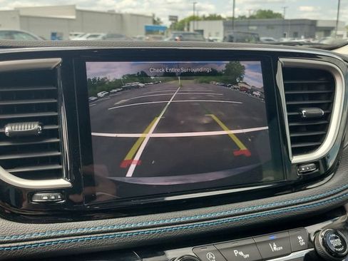 Used 2021 Chrysler Pacifica Touring-L FWD image 23