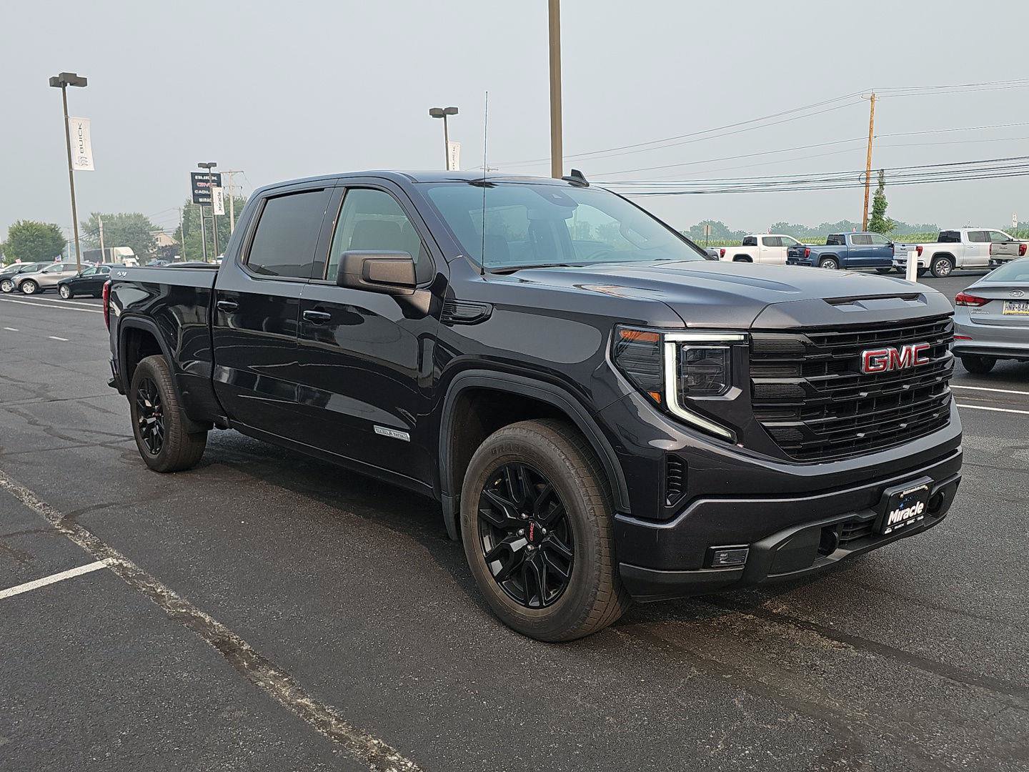 Used 2023 GMC Sierra 1500 Elevation AWD/4WD image 3