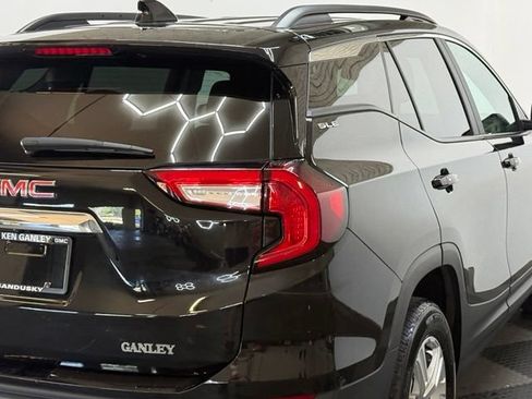 Used 2023 GMC Terrain SLE w/ Driver Convenience Package FWD image 12