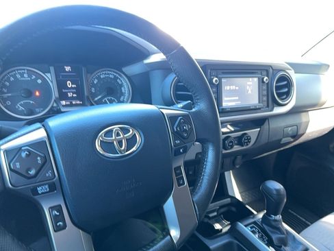 Used 2018 Toyota Tacoma SR5 image 6