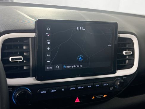 Used 2023 Hyundai Venue Limited image 13