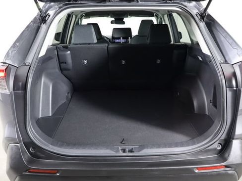 Used 2021 Toyota RAV4 LE w/ Carpet Mat Package (TMS) AWD/4WD image 17