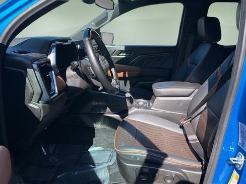 Used 2024 GMC Canyon AT4 w/ AT4 Premium Package image 5