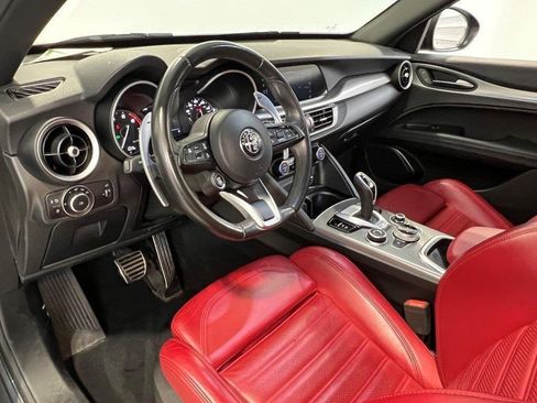 Used 2022 Alfa Romeo Stelvio Veloce image 32