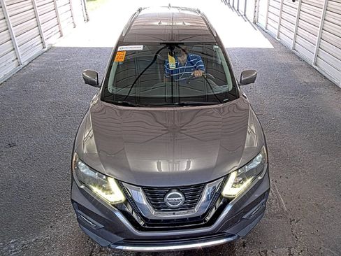 Used 2018 Nissan Rogue SV w/ Premium Package FWD image 3