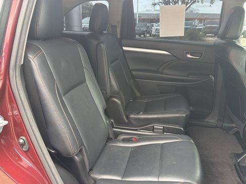 Used 2017 Toyota Highlander XLE FWD image 12