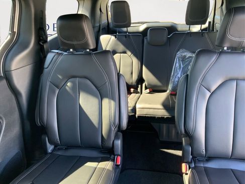 New 2026 Chrysler Pacifica Select image 27