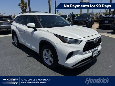 Used 2020 Toyota Highlander L FWD image 1