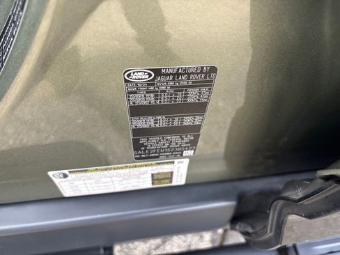 Used 2025 Land Rover Defender 130 X-Dynamic SE image 30