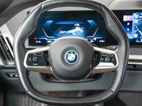 Used 2023 BMW iX xDrive50 w/ Sport Package AWD/4WD image 11