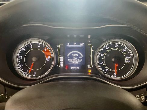 Used 2022 Jeep Cherokee Latitude AWD/4WD image 12