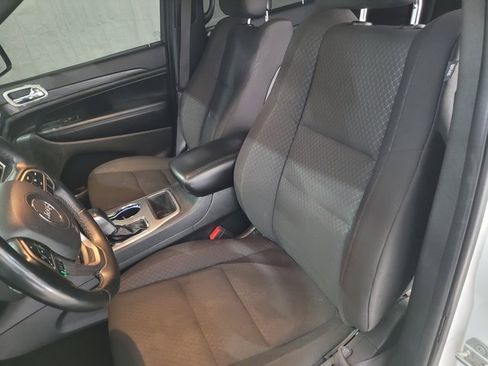 Used 2019 Jeep Grand Cherokee Laredo w/ Security & Convenience Group image 28