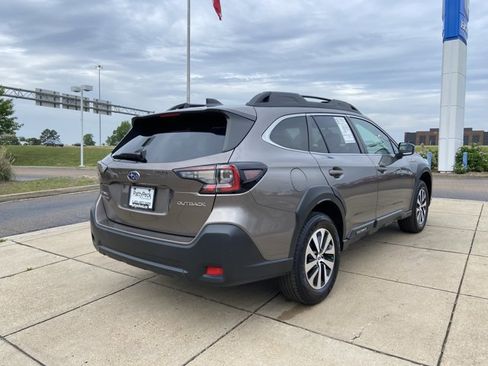 Used 2024 Subaru Outback Premium image 11