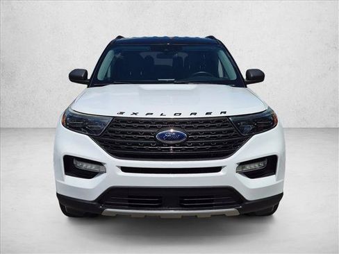 Used 2020 Ford Explorer XLT w/ Equipment Group 202A RWD image 2