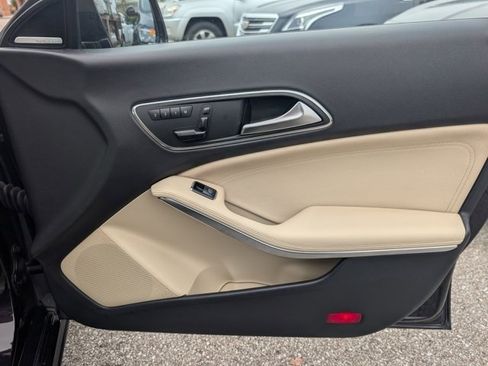 Used 2014 Mercedes-Benz CLA 250 image 22