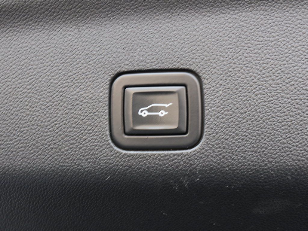 Used 2021 GMC Yukon SLT w/ SLT Premium Package AWD/4WD image 39