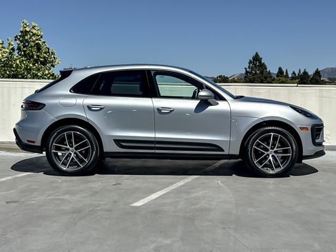 Certified 2026 Porsche Macan AWD/4WD image 9